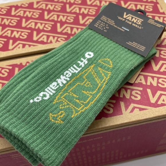 VANS®
"OFF THE WALL" 1 pair Crew Socks Size Medium NWT - Picture 9 of 16